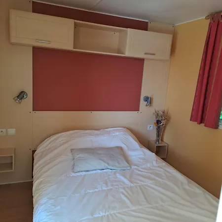 Camping Le Kergorz Plomodiern Camera foto